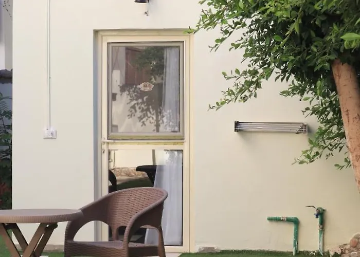 Zahra Club فندق مبيت وإفطار *