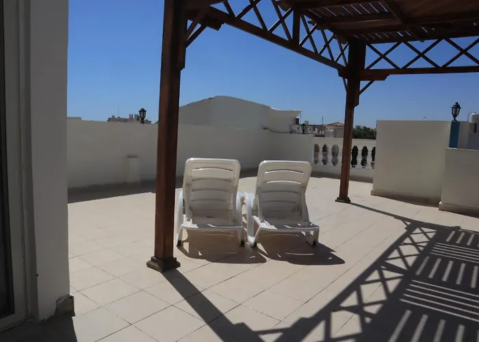Zahra Club فندق مبيت وإفطار *